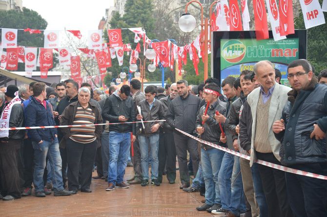 MHP LİDERi DEVLET BAHÇELİ AKHİSARLILAR İLE BULUŞTU